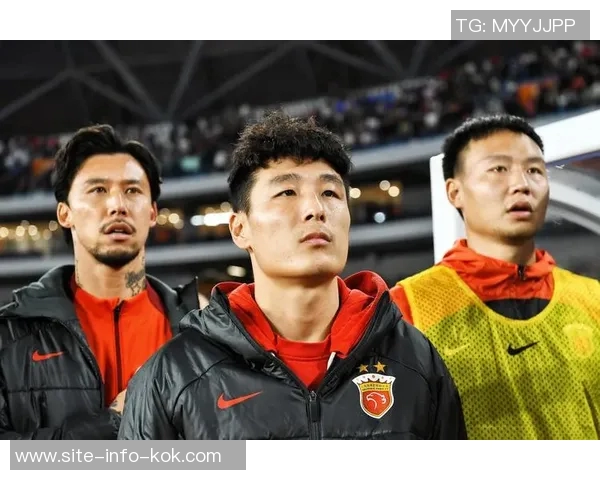 山东泰山队备战上海海港队赛前训练全景展现团队士气与战术准备